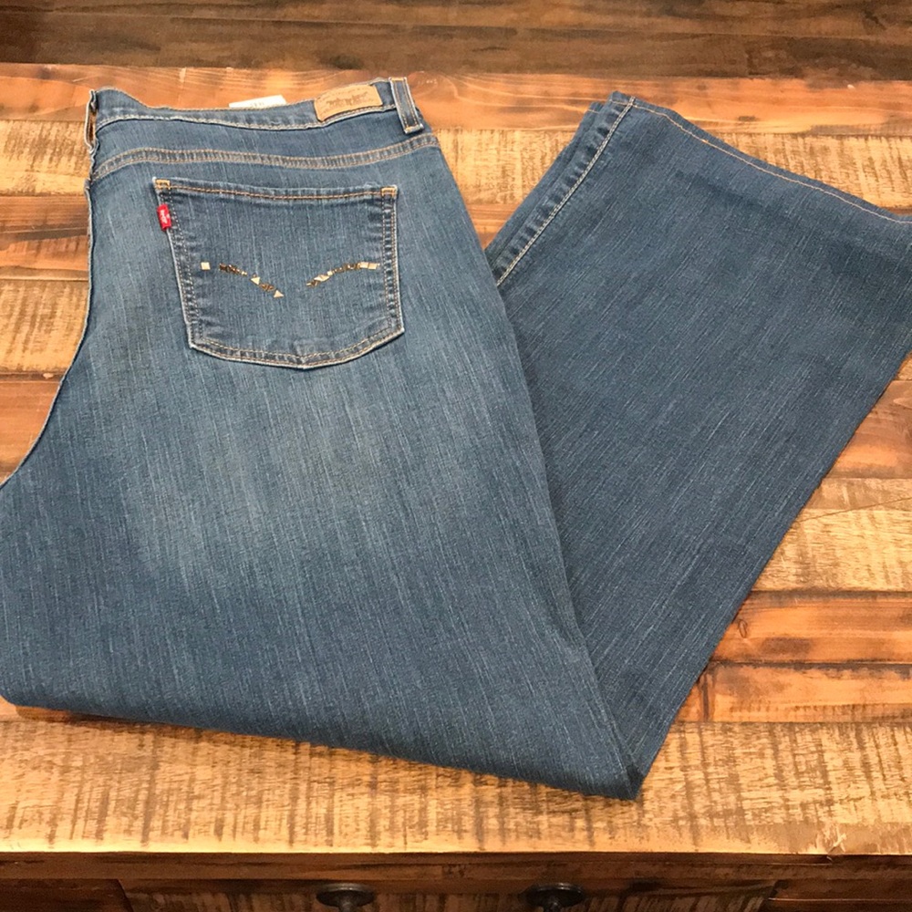 Levi’s Strauss 512 Bootcut slimming 18s short